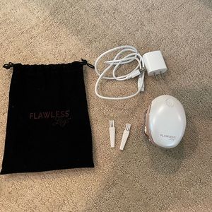 Flawless Legs - includes razor, charger, carry bag, and cleaning brushes; used
